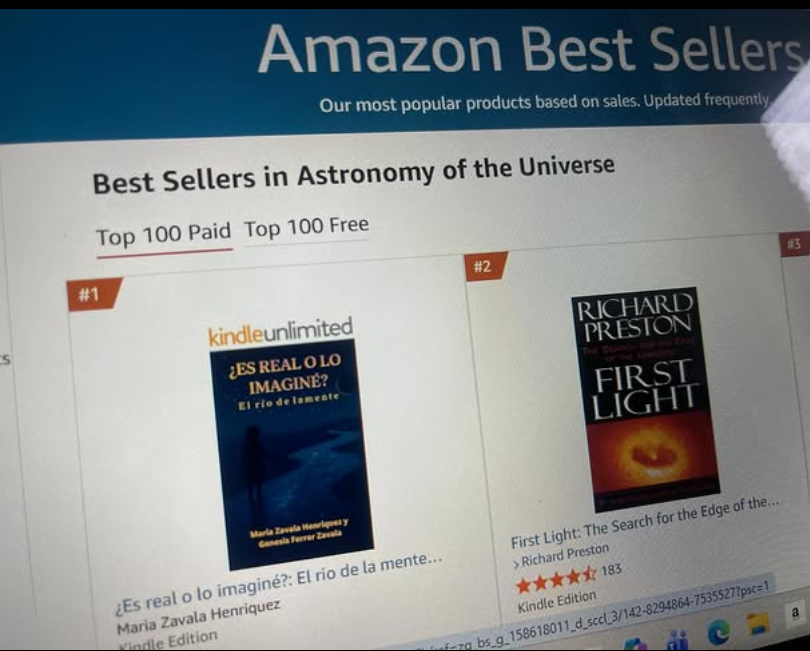 Captura de Amazon Best Sellers mostrando el libro de María Zavala en el puesto número uno en Astronomía del Universo